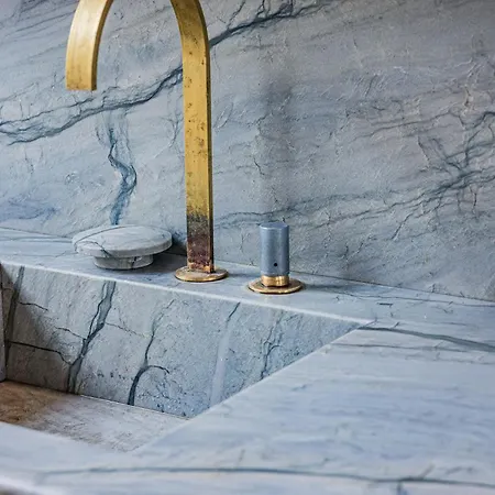 1.75 La Source * パリ