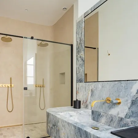 1.75 La Source パリ