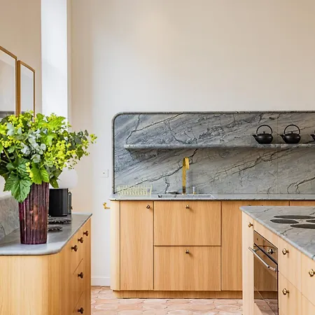 1.75 La Source باريس