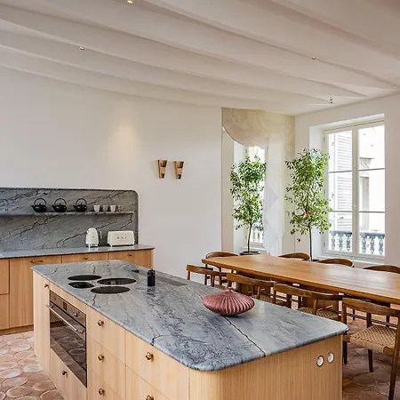 1.75 La Source 5* Paris